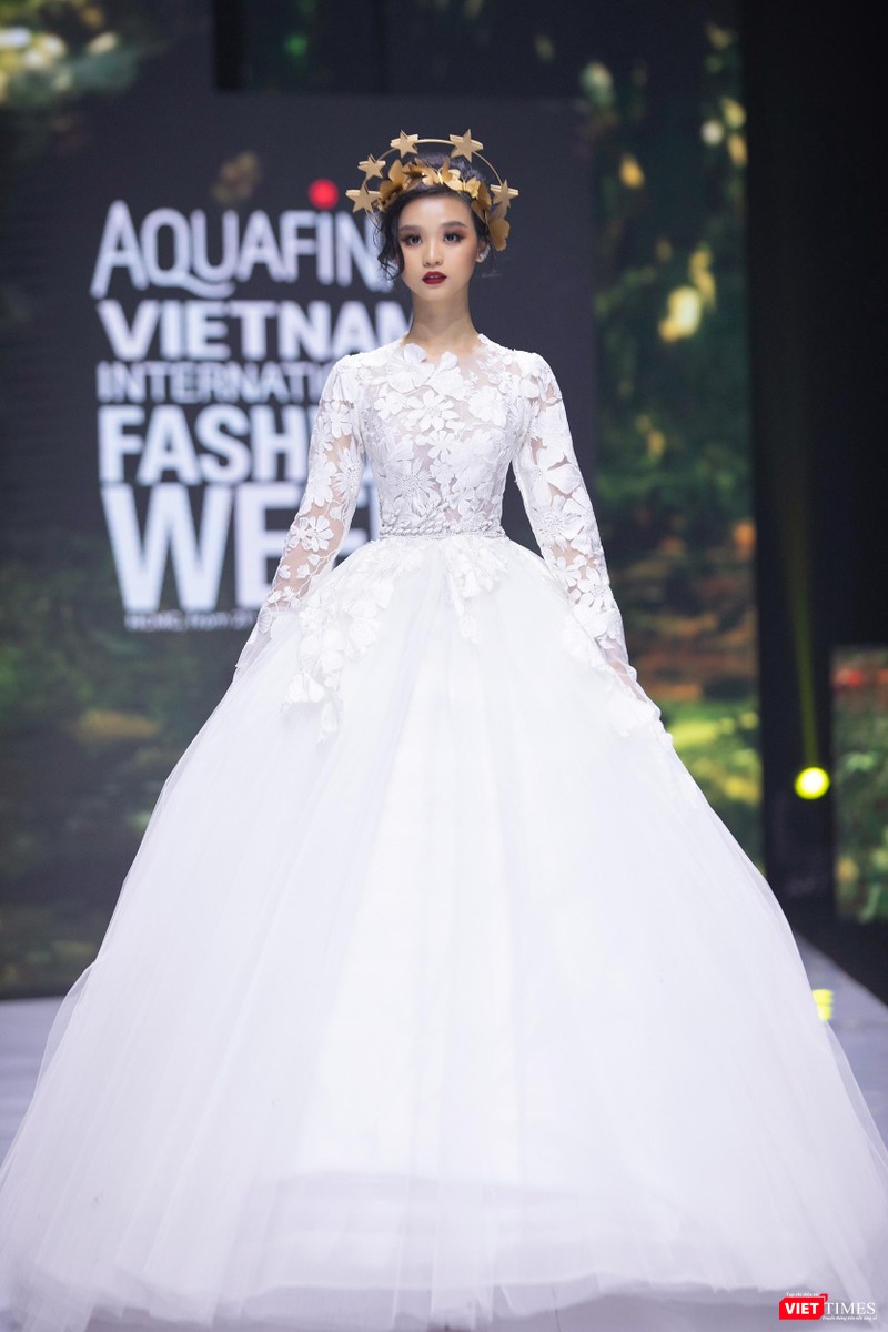 REBORN mang lại ánh sáng, niềm tin và bắt đầu cho những khởi đầu mới REBORN mang lại ánh sáng, niềm tin và bắt đầu cho những khởi đầu mới