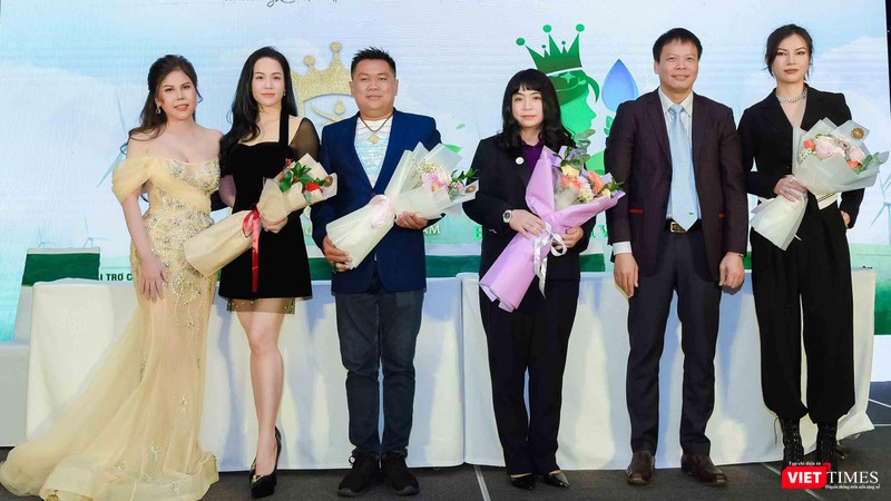 BTC cùng các khách mời của chương trình BTC cùng các khách mời của chương trình