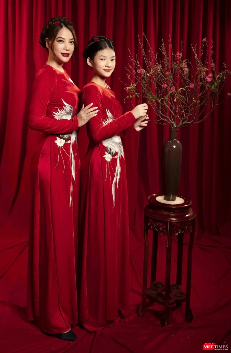 Devon Trần có năng khiếu nổi bật đa tài hát, múa, chơi nhạc cụ, diễn kịch...