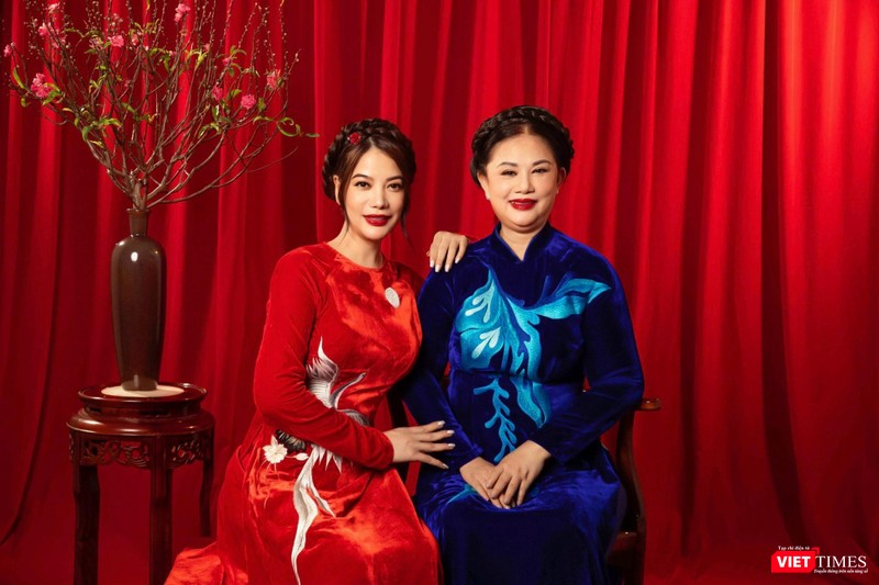 Nữ diễn viên Trương Ngọc Ánh chăm lo cho mẹ ruột