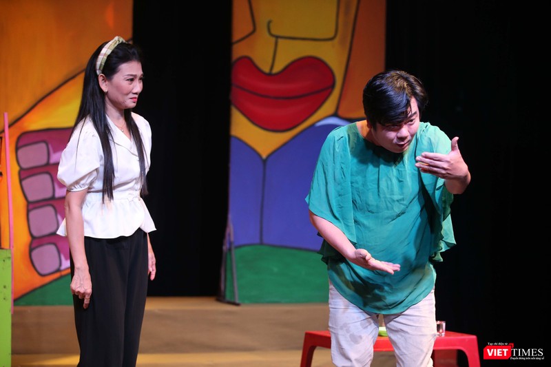 NSƯT Mỹ Uyên – Giám đốc Nhà hát Kịch Sân khấu nhỏ 5B và Đạo diễn: Nghệ sỹ Chánh Trực cùng tham gia vở diễn NSƯT Mỹ Uyên – Giám đốc Nhà hát Kịch Sân khấu nhỏ 5B và Đạo diễn: Nghệ sỹ Chánh Trực cùng tham gia vở diễn