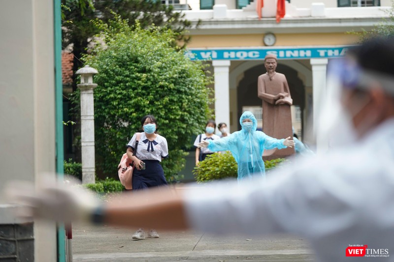 Toàn bộ các trường đều được tập huấn về công tác phòng, chống dịch trước khi đón học sinh trở lại học trực tiếp. Ảnh: Phạm Nguyễn