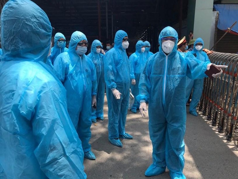 Các bác sĩ mong muốn người dân nâng cao tinh thần phòng chống COVID-19, thực hiện nghiêm quy định 5K để dịch bệnh sớm được đẩy lùi. Ảnh: HCDC