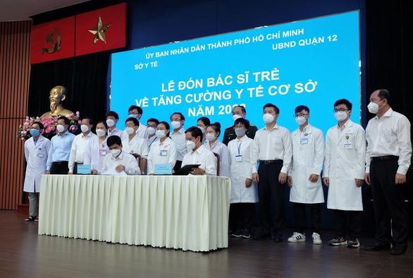 Ký kết bàn giao lực lượng bác sĩ trẻ về các tuyến y tế cơ sở thực hành - Ảnh: Tiến Long Ký kết bàn giao lực lượng bác sĩ trẻ về các tuyến y tế cơ sở thực hành - Ảnh: Tiến Long