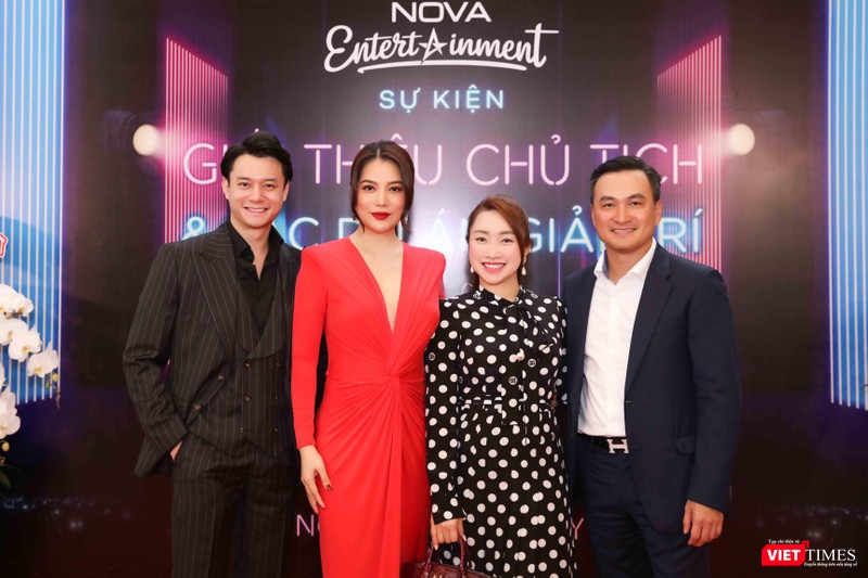 Diễn viên Anh Dũng, Thuỳ Trang và rất nhiều "sao" cùng đến chúc mừng "chị đại" Trương Ngọc Ánh Diễn viên Anh Dũng, Thuỳ Trang và rất nhiều "sao" cùng đến chúc mừng "chị đại" Trương Ngọc Ánh