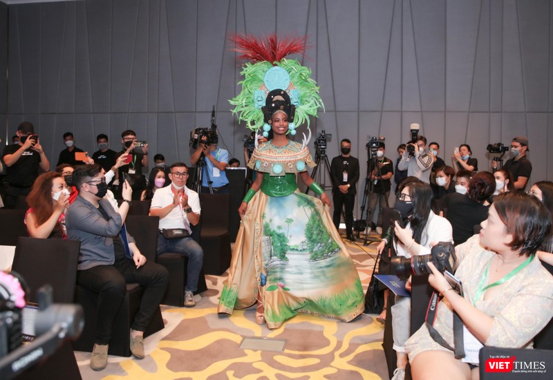 Destiny Evelyn Wagner mong muốn được chia sẻ câu chuyện tỏa sáng của mình đồng thời mong muốn tìm kiếm cô gái có thể giới thiệu vẻ đẹp đa dạng của văn hóa Việt Nam ra thế giới