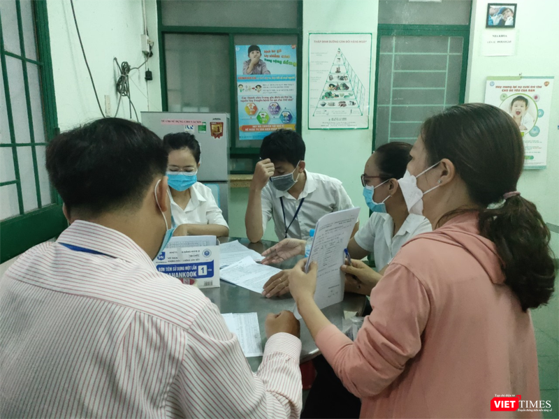 Kiểm tra công tác phòng dịch Sốt xuất huyết tại trạm y tế phường Bình Hưng Hòa B, quận Bình Tân