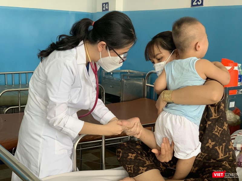 Theo Bệnh viện Bệnh Nhiệt đới TP.HCM, số trẻ mắc tay chân miệng đến khám và điều trị tại bệnh viện trong thời gian gần đây có xu hướng tăng
