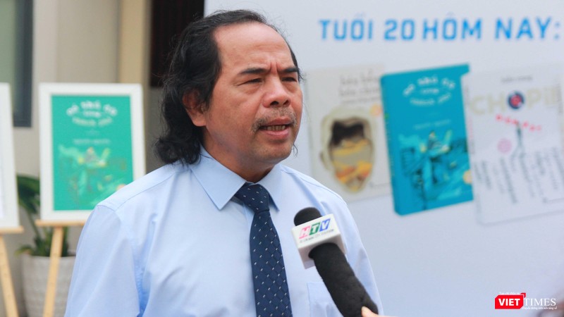 PGS.TS Ngô Văn Giá trao đổi về chất lượng của Giải thưởng năm nay