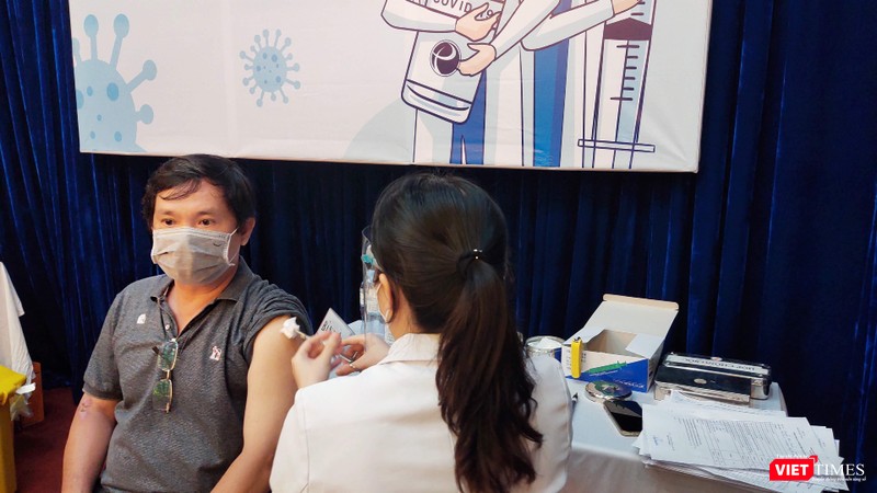 Tiêm vaccine COVID-19 tại Viện Pasteur TP.HCM. Ảnh: Hòa Bình