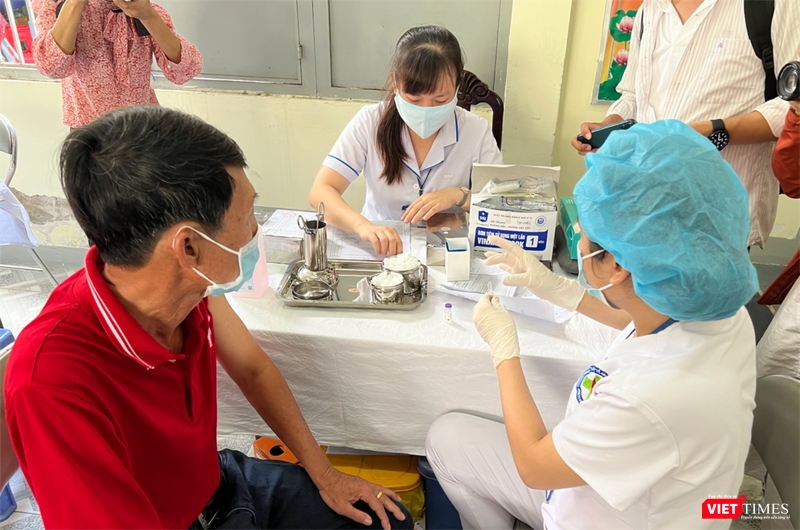 Tổ tiêm vắc xin cộng đồng tại Nhà văn hoá Khu phố 6, Phường 25, quận Bình Thạnh Tổ tiêm vắc xin cộng đồng tại Nhà văn hoá Khu phố 6, Phường 25, quận Bình Thạnh