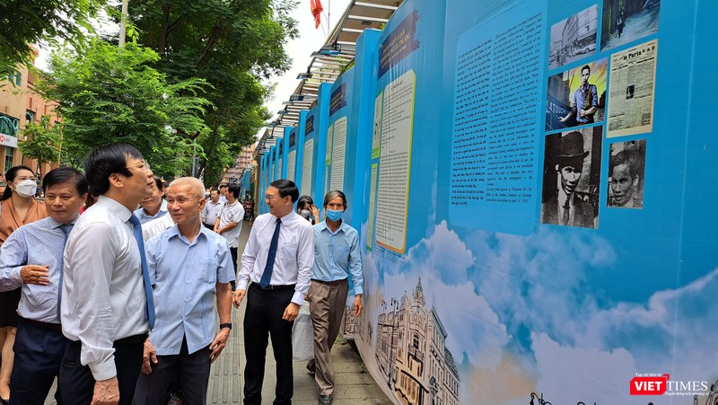 Triển lãm trưng bày các bài báo đã sưu tầm được từ Báo Le Paria