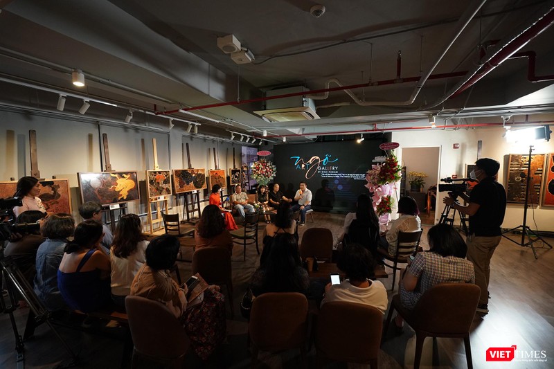 Talkshow mini bàn chuyện nghề tại khai mạc triển lãm Talkshow mini bàn chuyện nghề tại khai mạc triển lãm