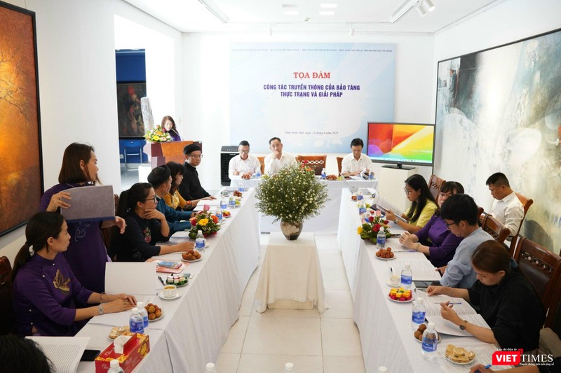 Toàn cảnh cuộc tọa đàm tại Bảo tàng Mỹ thuật Huế Toàn cảnh cuộc tọa đàm tại Bảo tàng Mỹ thuật Huế