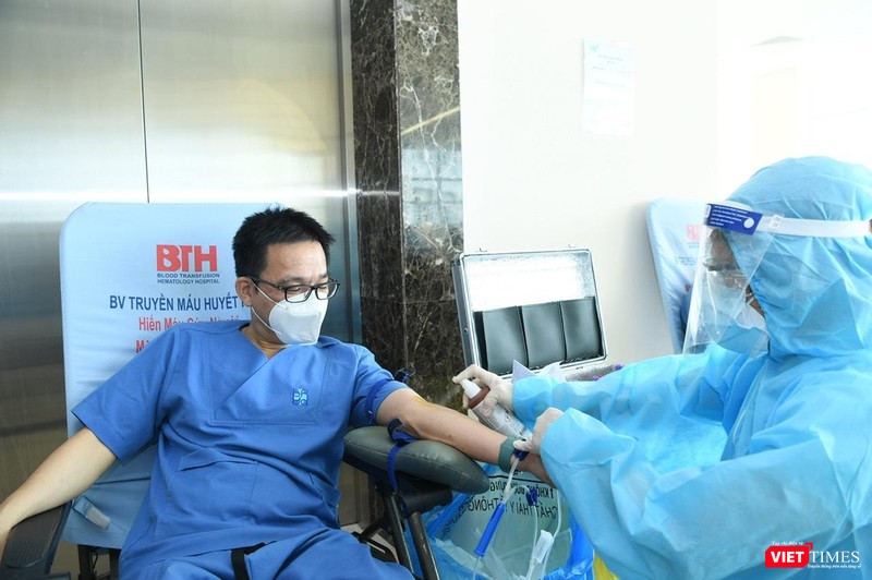 PGS.TS.BS Lê Minh Khôi – Phó Giám đốc Trung tâm Hồi sức COVID-19 Bệnh viện Đại học Y Dược TP.HCM – hiến máu nhân đạo sau thời gian dài chống dịch PGS.TS.BS Lê Minh Khôi – Phó Giám đốc Trung tâm Hồi sức COVID-19 Bệnh viện Đại học Y Dược TP.HCM – hiến máu nhân đạo sau thời gian dài chống dịch