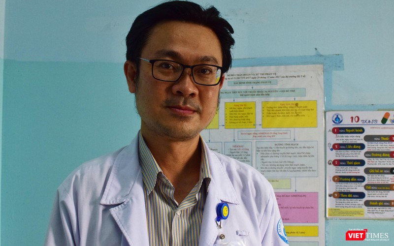 TS. BS Nguyễn Minh Tuấn - Trưởng khoa SXH BV Nhi Đồng 1 - Ảnh: Hòa Bình