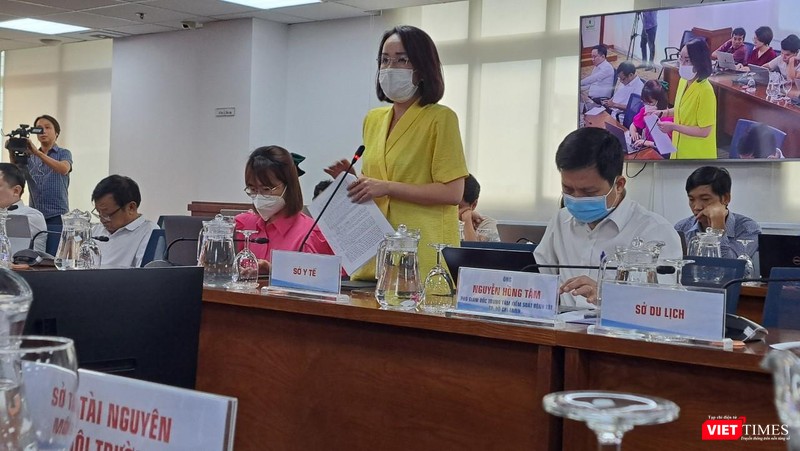 Bà Lê Thiện Quỳnh Như- Phó Chánh Văn phòng Sở Y tế TP.HCM - trả lời tại cuộc họp báo chiều ngày 18/8. Ảnh: Hòa Bình Bà Lê Thiện Quỳnh Như- Phó Chánh Văn phòng Sở Y tế TP.HCM - trả lời tại cuộc họp báo chiều ngày 18/8. Ảnh: Hòa Bình