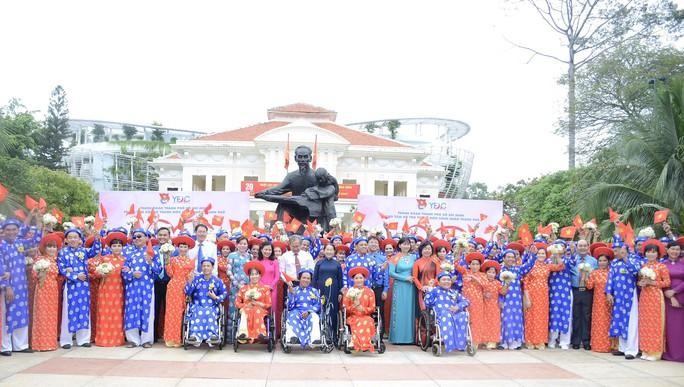 Dịp quốc khánh 2/9/2019, đã có 100 đôi thanh niên công nhân hoàn cảnh khó khăn, khuyết tật, bị tai nạn lao động tham gia lễ cưới tập thể. Ảnh: Hồng Đào Dịp quốc khánh 2/9/2019, đã có 100 đôi thanh niên công nhân hoàn cảnh khó khăn, khuyết tật, bị tai nạn lao động tham gia lễ cưới tập thể. Ảnh: Hồng Đào