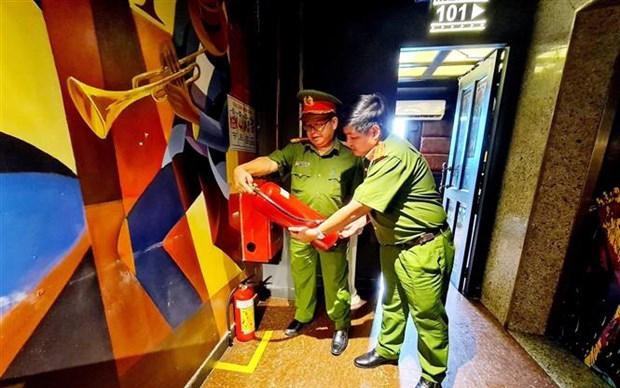 Tổng kiểm tra quán karaoke trên địa bàn TP.HCM- Ảnh: PC07