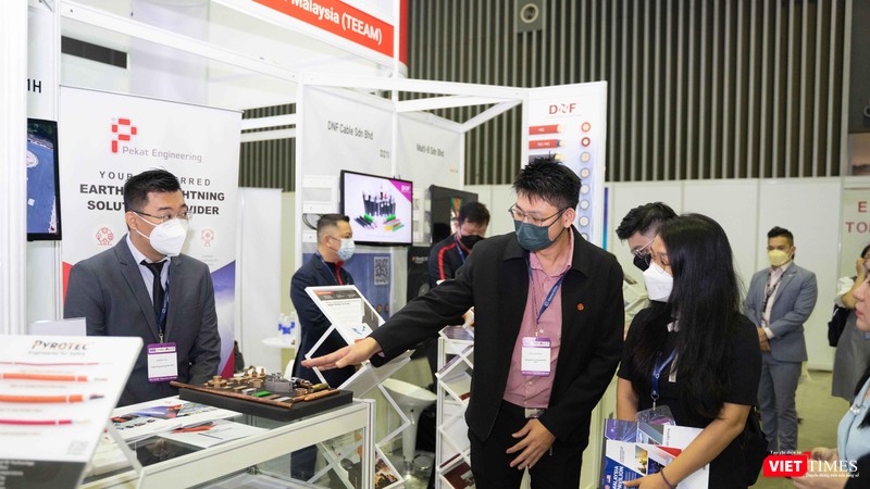 Triển lãm năng lượng sạch có sự tham dự của rất nhiều nước trên thế giới. Ảnh: HB