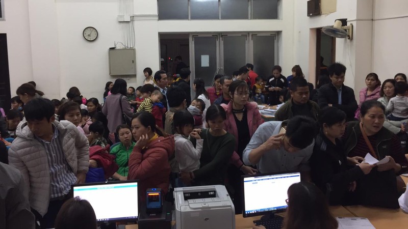 Đến tối 17/3, đã có 209 trẻ ở Bắc Ninh nhiễm sán lợn ảnh 5 Hàng trăm gia đình ở Bắc Ninh tiếp tục đưa con đi xét nghiệm sán lợn