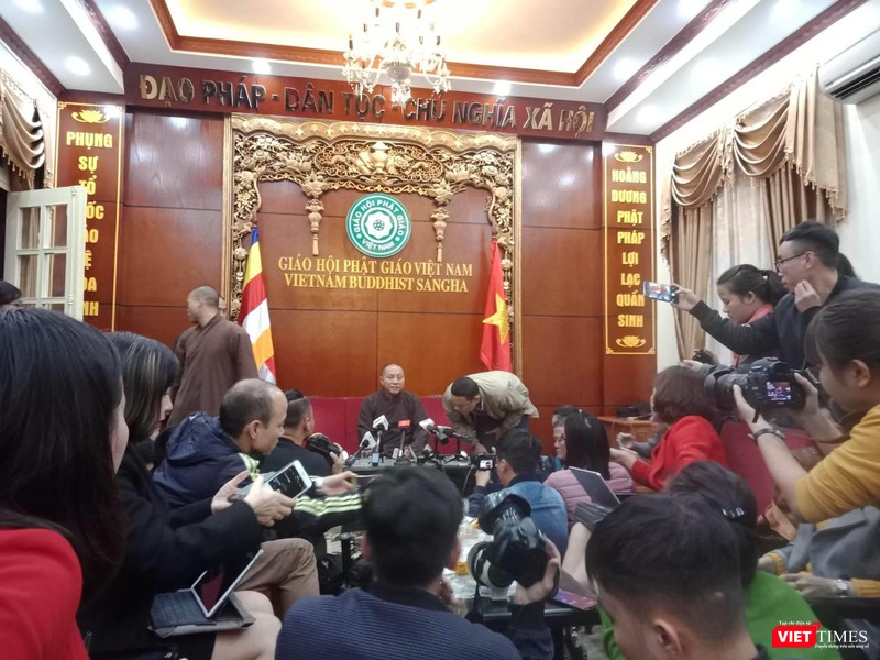 Buổi họp báo về các hoạt động bị dư luận phản ứng của chùa Ba Vàng