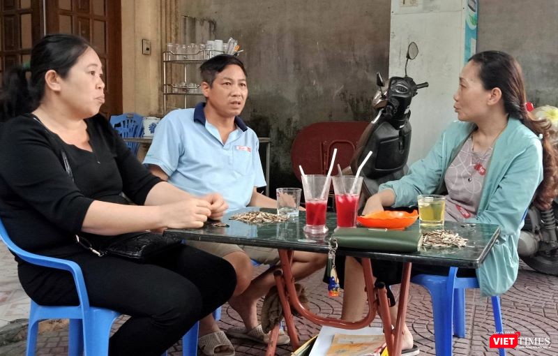 Nhóm phụ huynh học sinh trong buổi làm việc với VietTimes Nhóm phụ huynh học sinh trong buổi làm việc với VietTimes