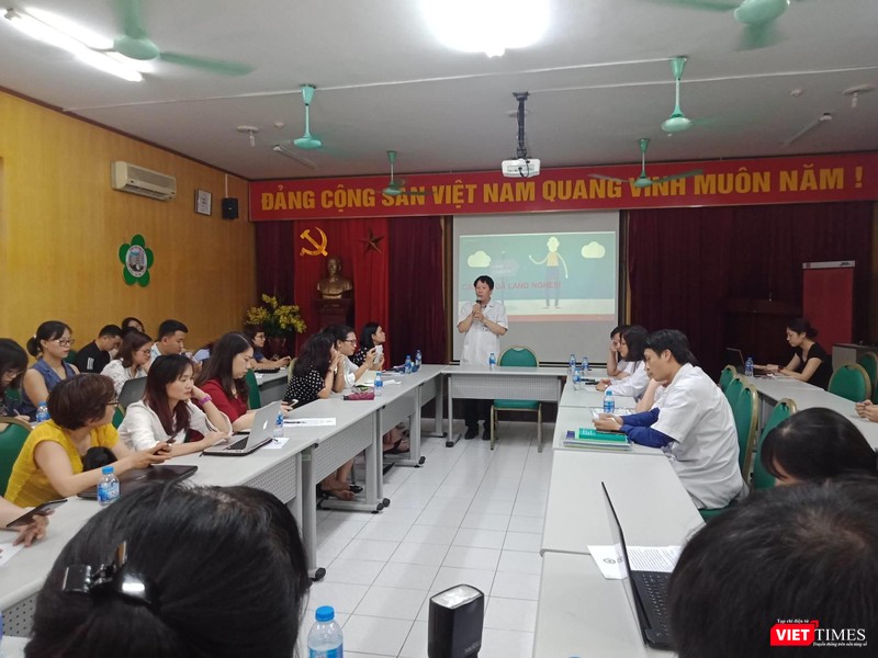 TS. Nguyễn Doãn Phương - Viện trưởng Viên Sức khỏe tâm thần chia sẻ với báo giới về chứng sa sút trí tuệ ở người già