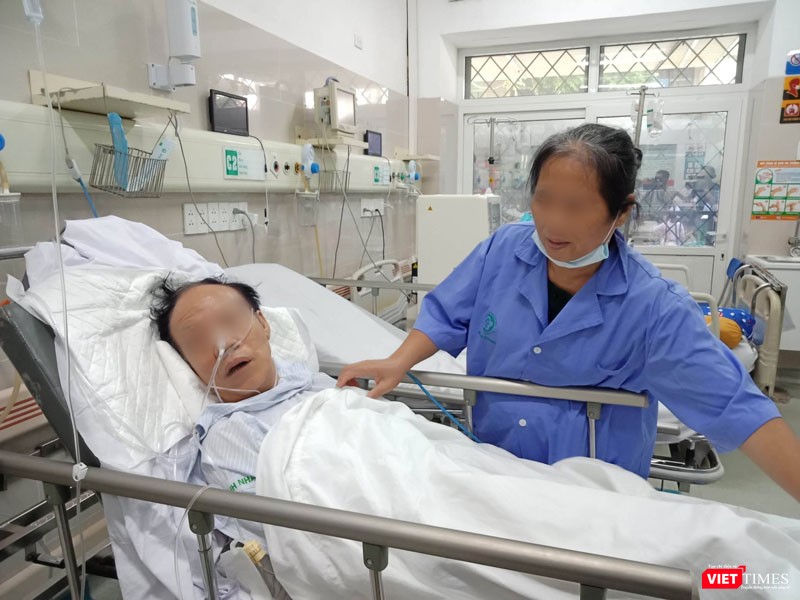 Bệnh nhân Nguyễn Q.T. phải cấp cứu do đột quỵ vì thời tiết nắng nóng Bệnh nhân Nguyễn Q.T. nhập viện điều trị cấp cứu do đột quỵ