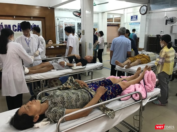 Bệnh nhân nhập viện tại Khoa Cấp cứu của Bệnh viện (Ảnh: Thái Bình)