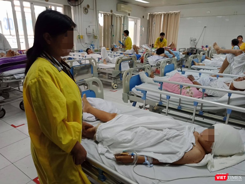 Bé trai 12 tuổi, quê Thanh Hóa và mẹ tại Bệnh viện Hữu nghị Việt Đức