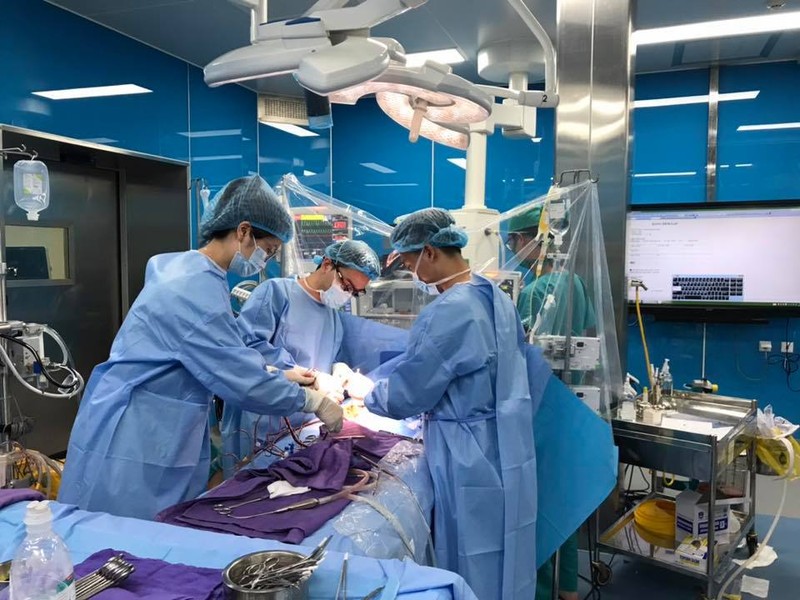 Cứu em bé sinh non mắc bệnh tim bẩm sinh nặng