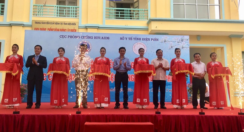 Lễ cắt băng khởi động điều trị nghiện các chất dạng thuốc phiện bằng Buprenorphine tại Điện Biên sáng 10/5