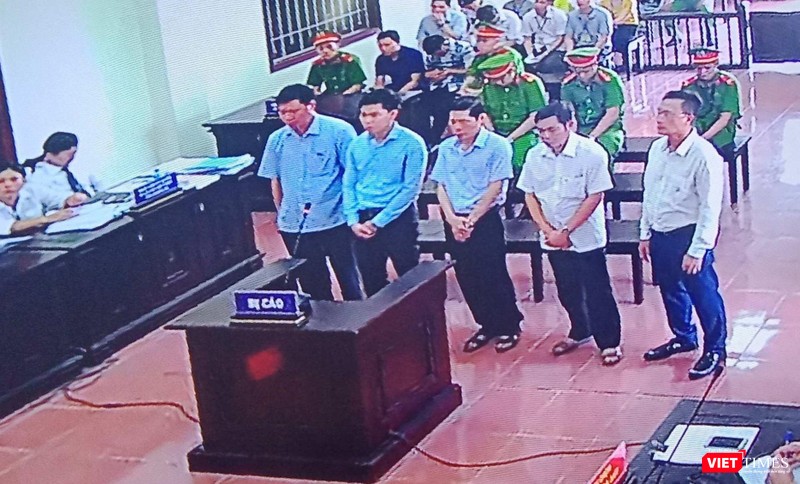 5 bị cáo tại phiên phúc thẩm sáng nay. 5 bị cáo tại phiên phúc thẩm sáng nay.