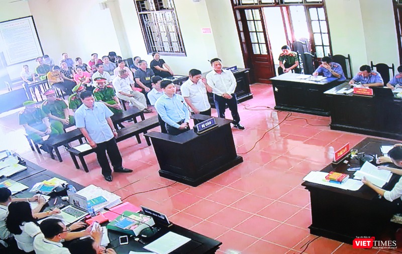 Hoàng Công Lương cùng 4 bị cáo khác tại phiên xét xử phúc thẩm diễn ra giữa tháng 6/2019. Hoàng Công Lương cùng 4 bị cáo khác tại phiên xét xử phúc thẩm diễn ra giữa tháng 6/2019.