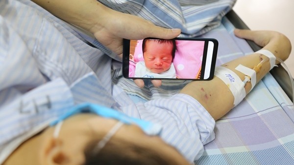 Hai bệnh viện phối hợp cứu sống mẹ con sản phụ bị ung thư máu