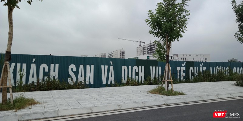 Những khu vực chưa hoàn thiện của BV Hữu nghị Việt Đức 2 được bao tôn kín.