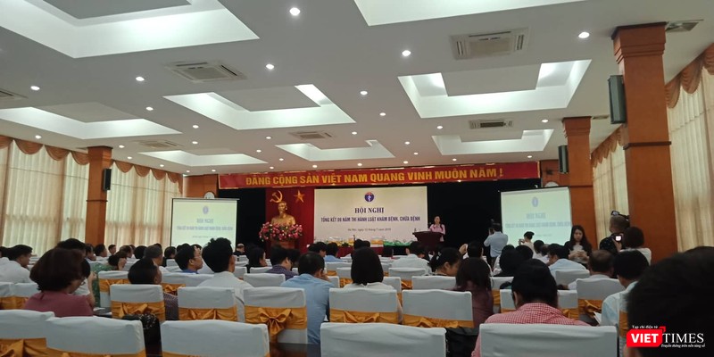 Buổi Hội nghị tổng kết 9 năm thi hành Luật Khám bệnh, chữa bệnh tại Hà Nội sáng 12/7.