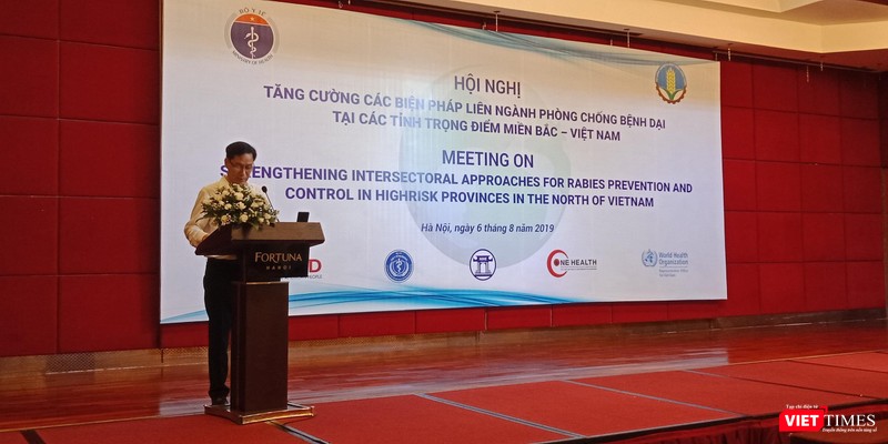 Ông Đăng Quang Tấn - Phó Cục trưởng Cục Y tế dự phòng (Bộ Y tế) phát biểu tại hội nghị