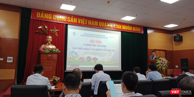 Chuyên gia chia sẻ về vấn đề rác thải nhựa trong buổi hội thảo sáng 8/8.