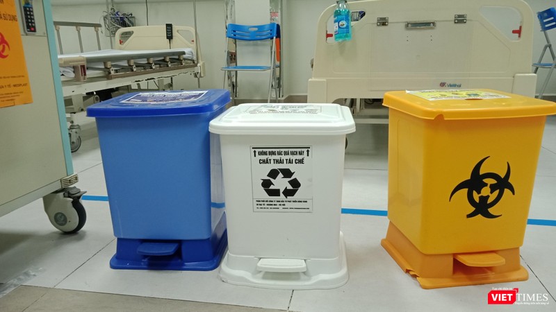 Thùng phân loại rác thải y tế tại Bệnh viện Nhi Trung ương. Thùng phân loại rác thải y tế tại Bệnh viện Nhi Trung ương.