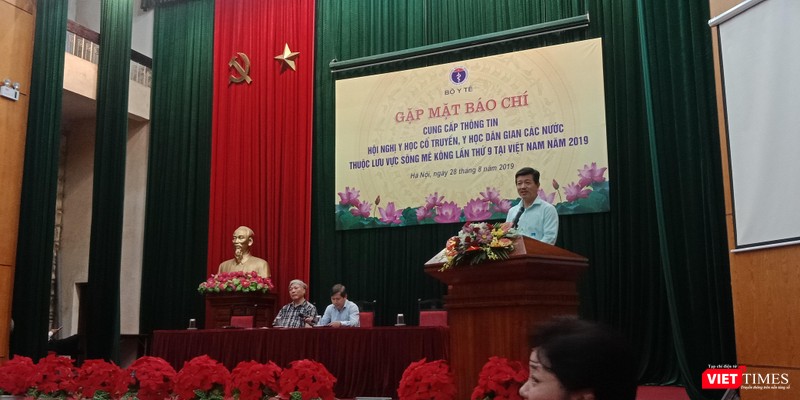 Các chuyên gia của Bộ Y tế trả lời câu hỏi của phóng viên Các chuyên gia của Bộ Y tế trả lời câu hỏi của phóng viên