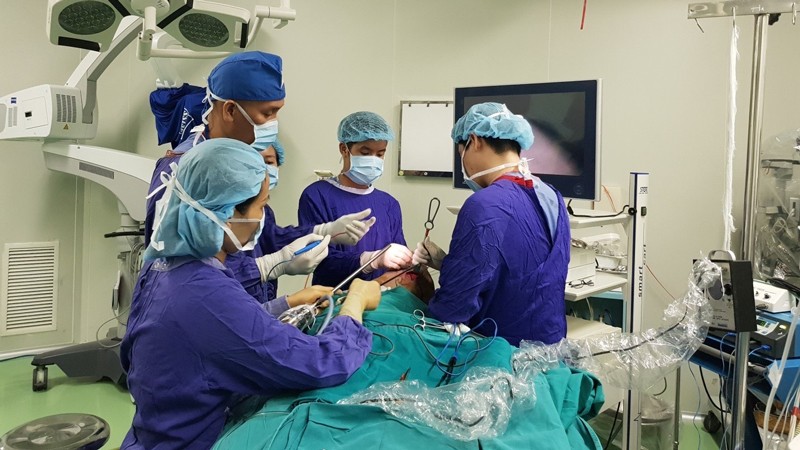 Quá béo làm vòng 2 chảy xệ, người phụ nữ phải hút 3,5 lít mỡ và cắt 3kg da bụng