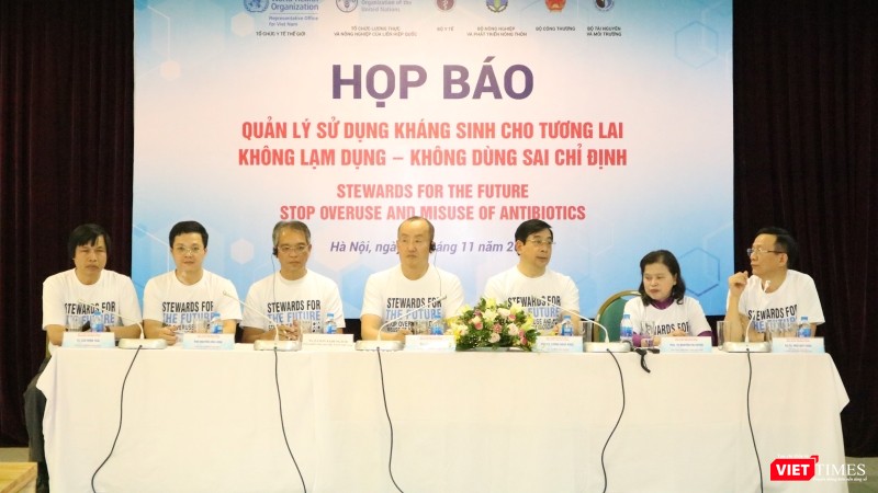 Vẫn còn người dân tự ý mua, uống thuốc kháng sinh bừa bãi