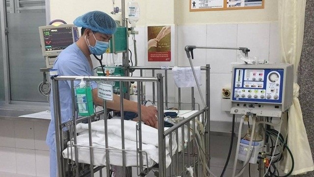 Chăm sóc cho trẻ điều trị nội trú tại Bệnh viện Nhi Trung ương. Chăm sóc cho trẻ điều trị nội trú tại Bệnh viện Nhi Trung ương.