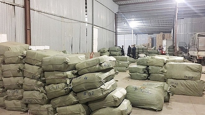 Khởi tố 3 đối tượng buôn lậu hàng chục tấn dược liệu xuyên quốc gia