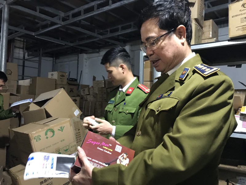 Cơ quan chức năng thu giữ các thiết bị y tế nhập lậu tại kho của Công ty ở Bắc Ninh (Ảnh: Tổng Cục Quản lý thị trường). Cơ quan chức năng thu giữ các thiết bị y tế nhập lậu tại kho của Công ty ở Bắc Ninh (Ảnh: Tổng Cục Quản lý thị trường).