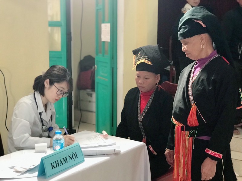 "Để làm tốt hơn công tác chăm sức khỏe cho bà con dân tộc miền núi, cần có sự chung tay giúp đỡ của công đồng cho y tế thôn bản cả về vật chất và tinh thần" - Bác sĩ Nguyễn Trường Sơn nói (Ảnh: BVCC)