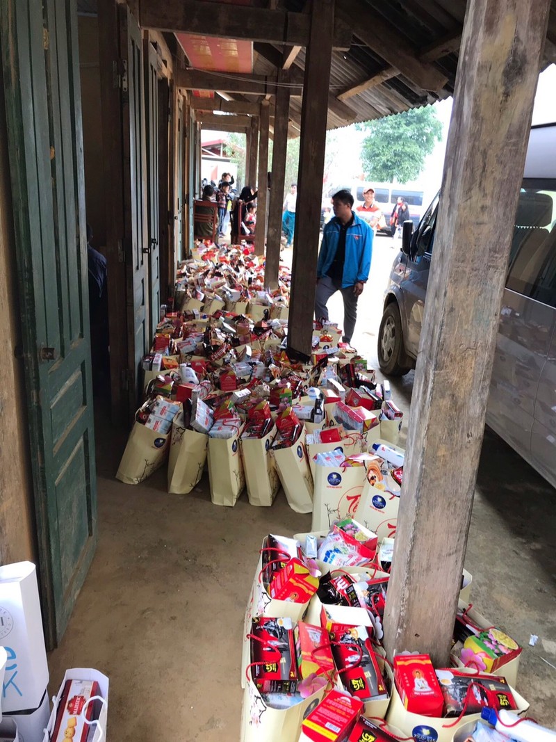 Những suất quà tết của đoàn gửi tới 22 gia đình nghèo, có hoàn cảnh khó khăn trên địa bàn xã (Ảnh: BVCC)