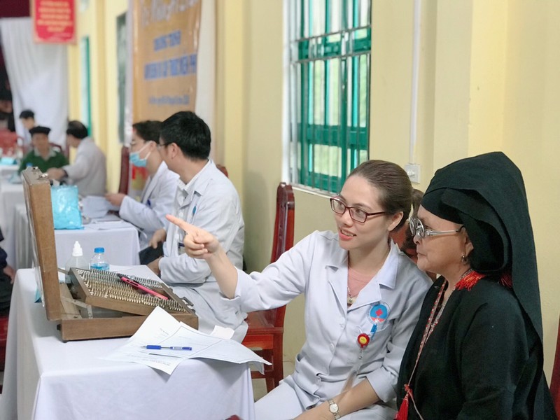 Qua chương trình này, bác sĩ Nguyễn Trường Sơn bày tỏ mong muốn nâng cao nhận thức của các cấp, ngành trong việc chăm lo sức khỏe cho đồng bào dân tộc có hoàn cảnh khó khăn (Ảnh: BVCC)